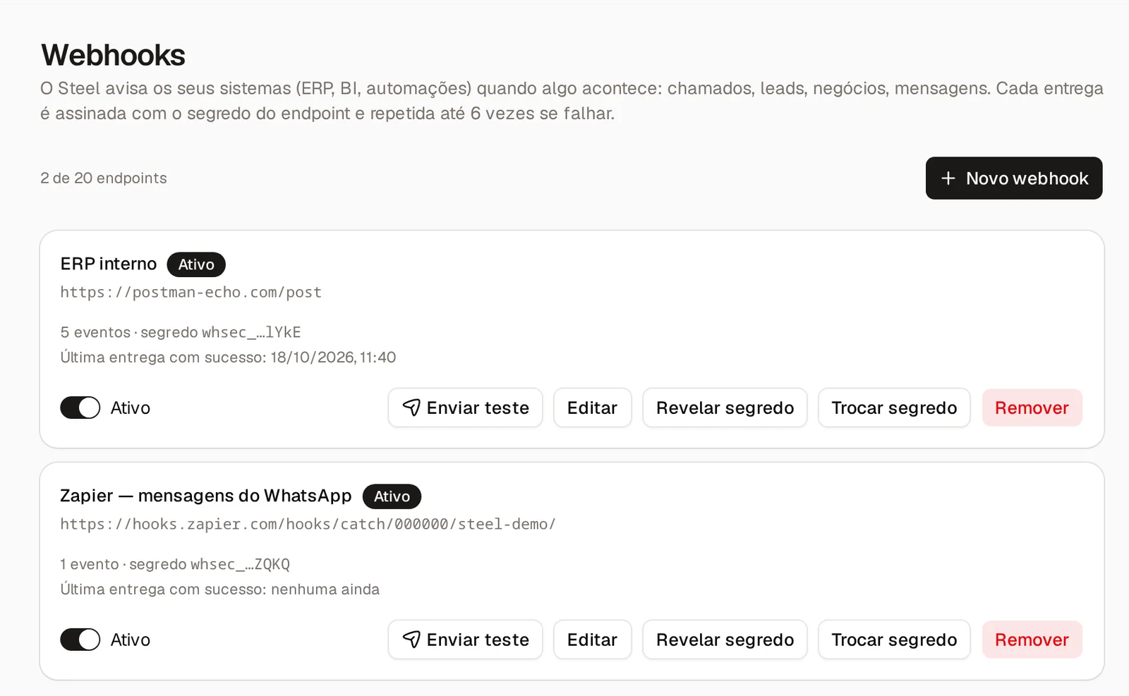 Ajustes › Webhooks com a lista de endpoints, os eventos assinados, a situação de cada um e os botões Enviar teste, Revelar segredo e Trocar segredo